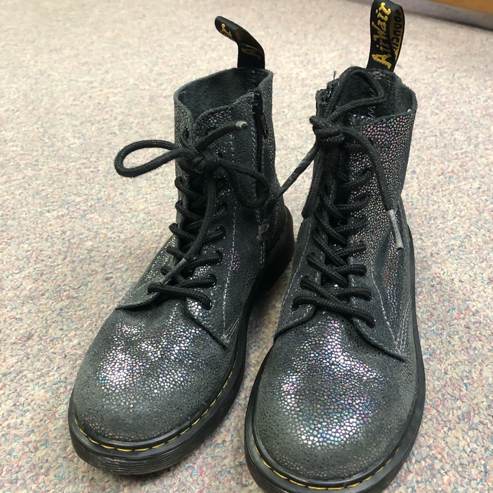 Dr. Martens youth/girls iridescent ankle boots! - Picture 2 of 7
